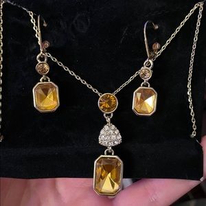 Earring and necklace set